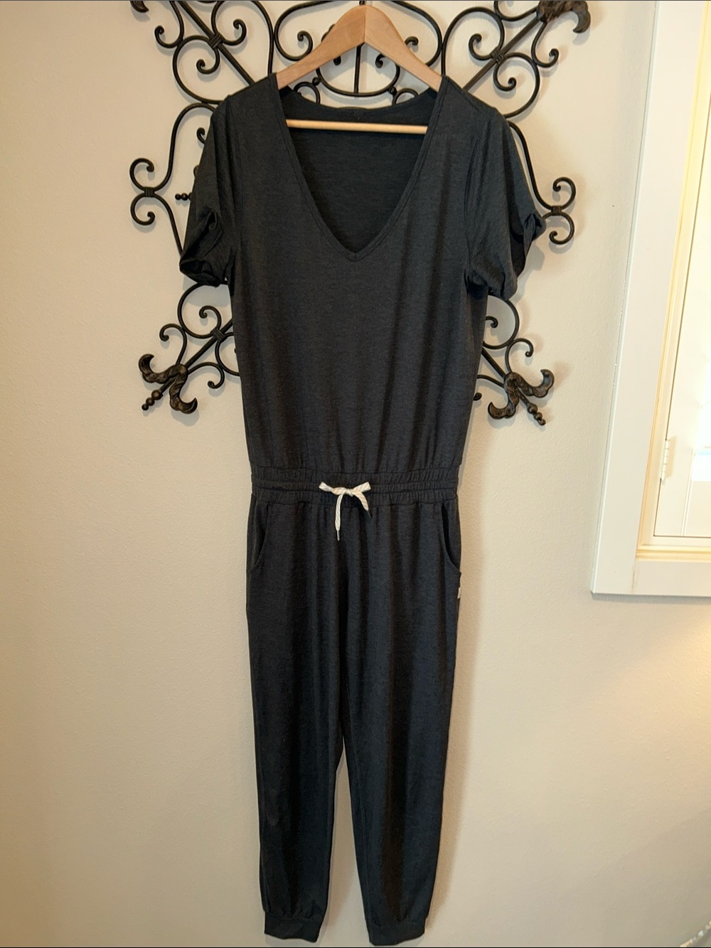 VUORI "ALL DAY" JUMPSUIT SHORTSLEEVE JUMPER HEATHER GRAY SIZE MEDIUM